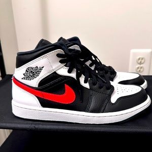 Air Jordan 1 Mid - Chile Red